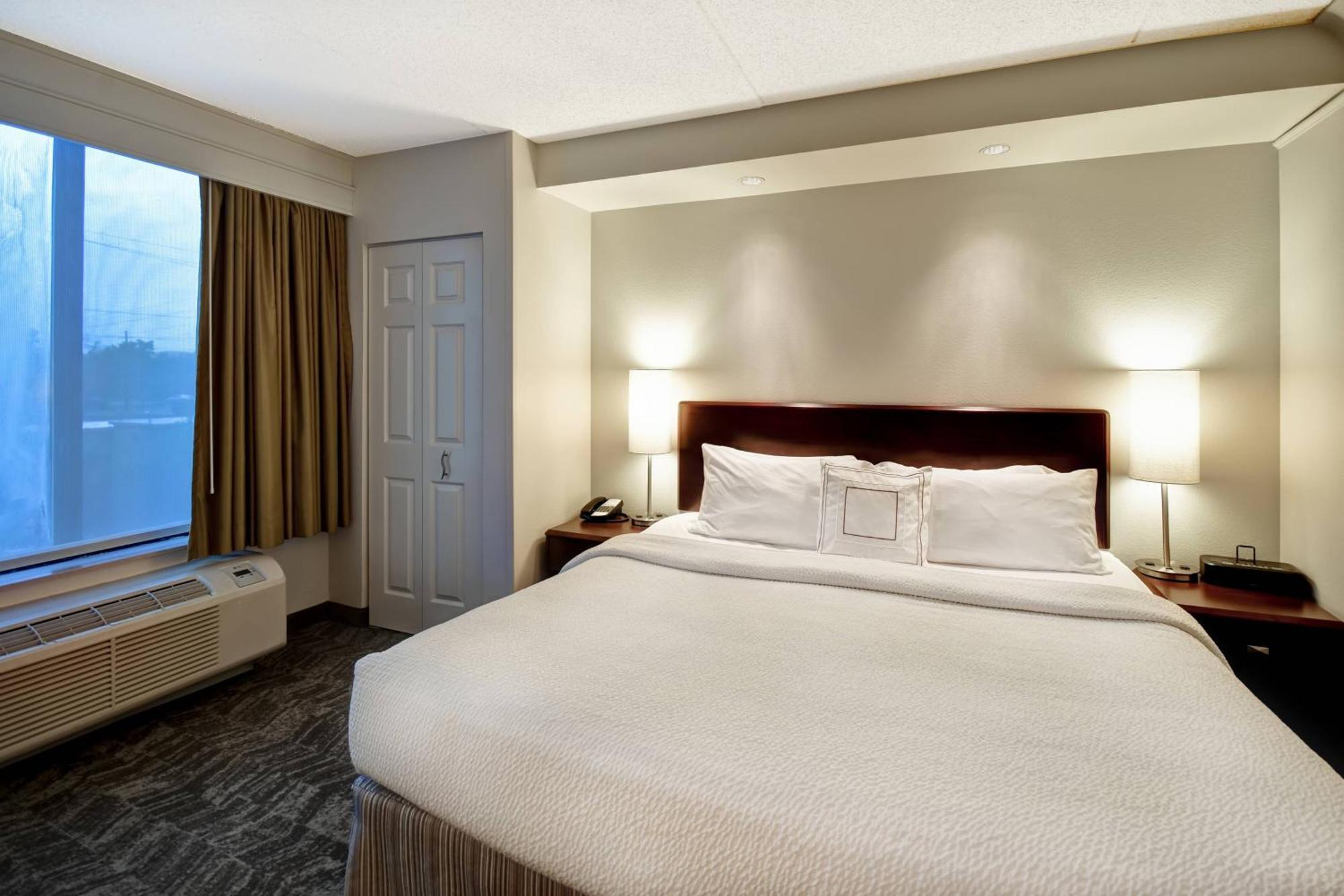 Springhill Airport Hotel 3*
