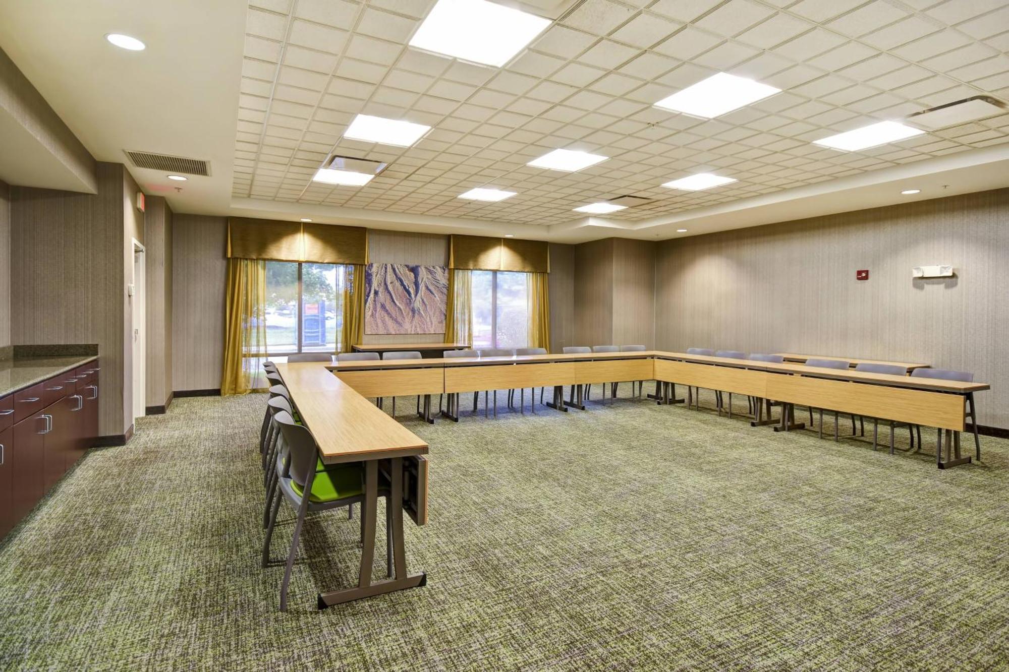 Hotel Springhill Airport 3*