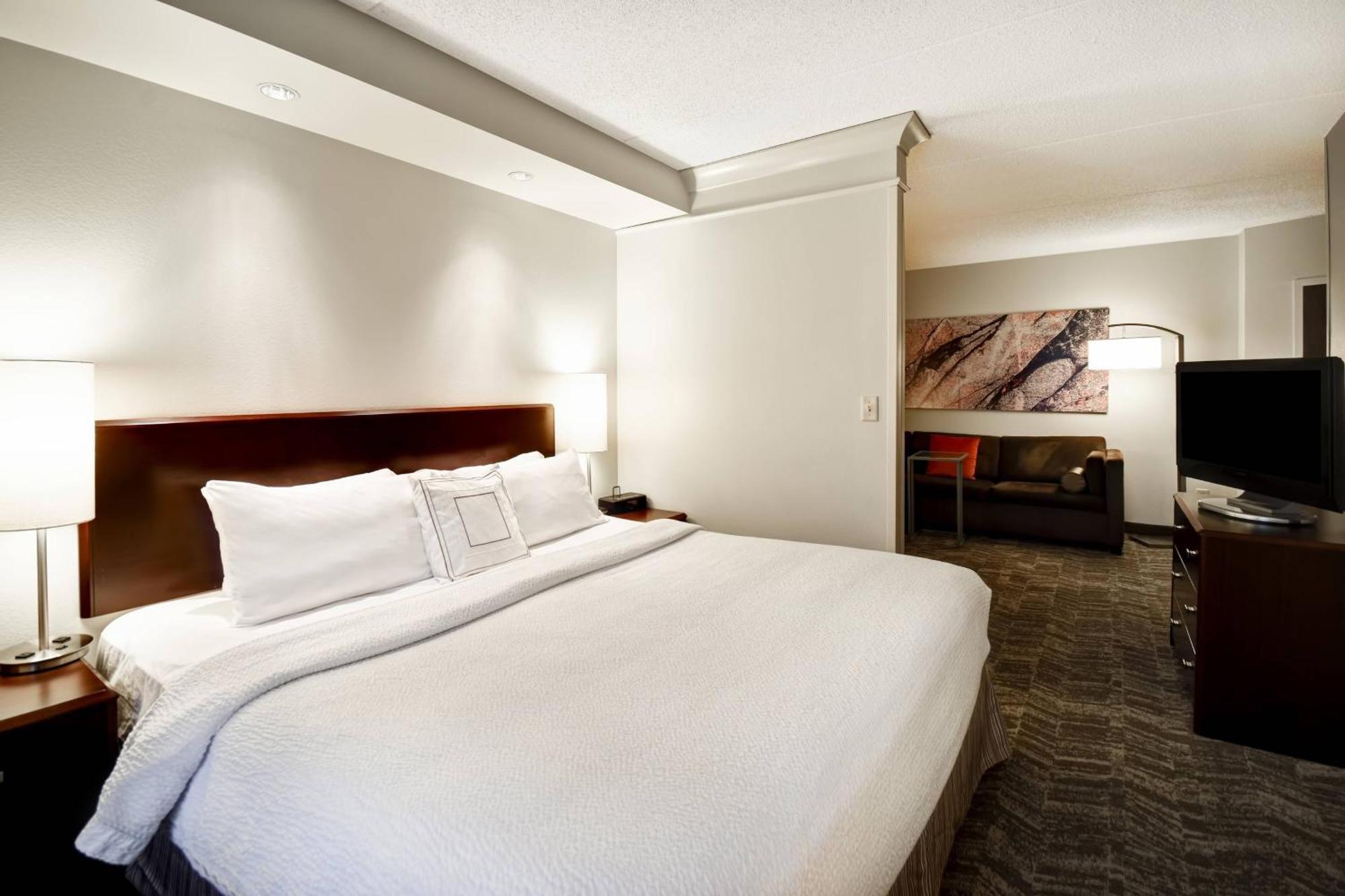 Springhill Airport Hotel 3*